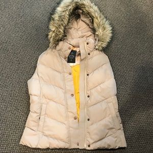 GAP women’s hooded puffer vest